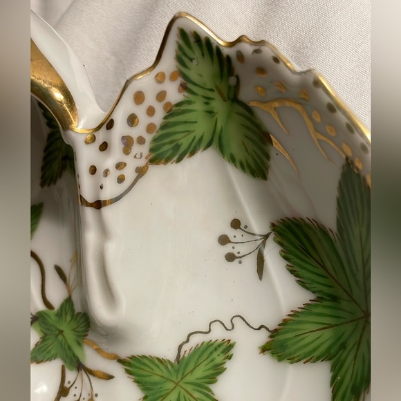 Vintage Hand painted Porcelain Ivy Leaf Bonbon/Trinket Dish with Gold Accents - Picture 5 of 6